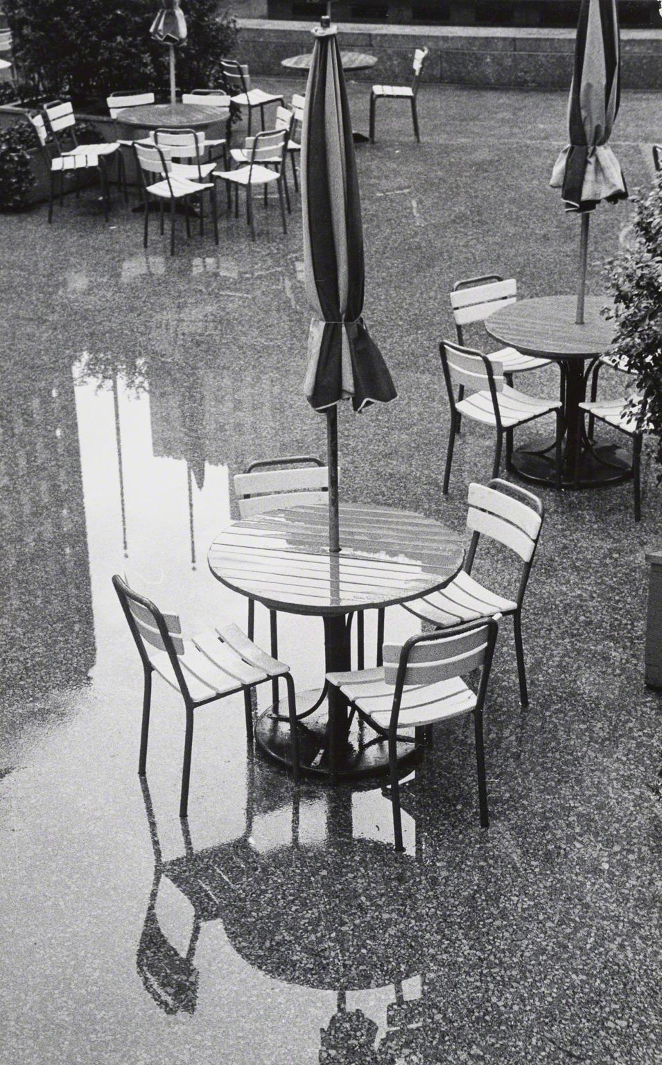 Esther Bubley, Rockefeller Center, Lower Plaza, 1947.